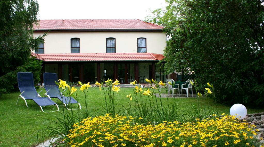 Landhaus Heinrichshof Hotel Jüterbog Екстериор снимка